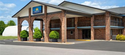 Days Inn by Wyndham Clanton Exterior