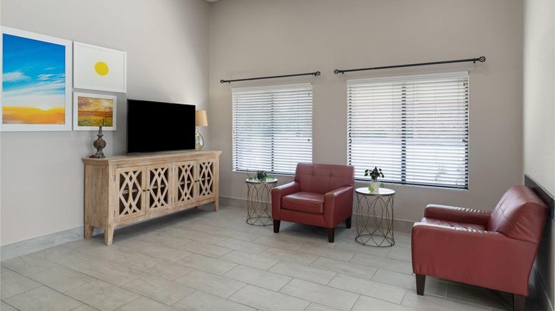 <b>Days Inn by Wyndham Clanton Lobby</b>. Images powered by <a href="https://iceportal.shijigroup.com/" title="IcePortal" target="_blank">IcePortal</a>.