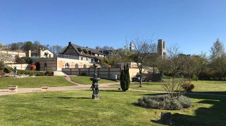 <b>Domaine le Clos des Fontaines Exterior</b>. Images powered by <a href="https://iceportal.shijigroup.com/" title="IcePortal" target="_blank">IcePortal</a>.