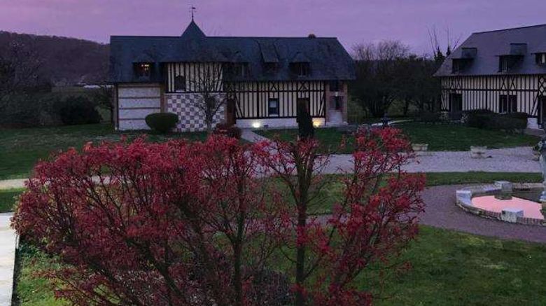 <b>Domaine le Clos des Fontaines Exterior</b>. Images powered by <a href="https://iceportal.shijigroup.com/" title="IcePortal" target="_blank">IcePortal</a>.
