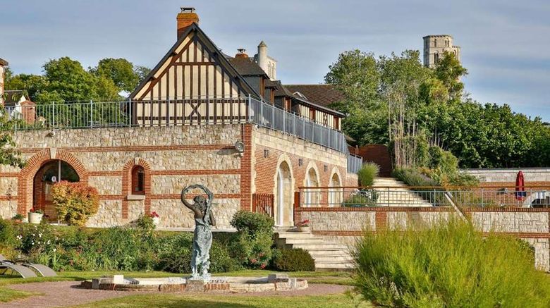 <b>Domaine le Clos des Fontaines Exterior</b>. Images powered by <a href="https://iceportal.shijigroup.com/" title="IcePortal" target="_blank">IcePortal</a>.