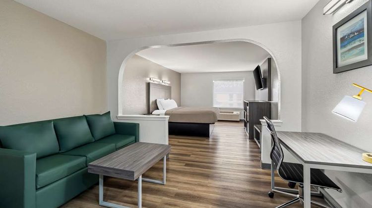 Quality Inn and Suites Biloxi - Ocean Springs Suite