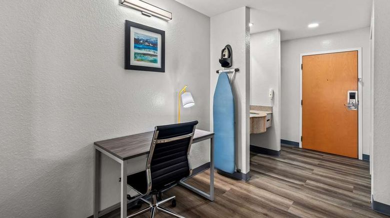 <b>Quality Inn and Suites Biloxi - Ocean Springs Suite</b>. Images powered by <a href="https://iceportal.shijigroup.com/" title="IcePortal" target="_blank">IcePortal</a>.