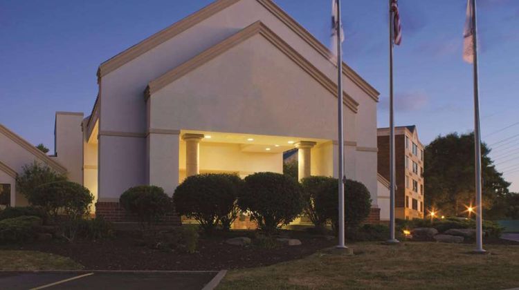 Wyndham Independence Exterior