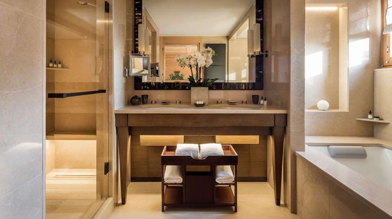 <b>Chalet du Mont d'Arbois, Four Seasons Room</b>. Images powered by <a href="https://iceportal.shijigroup.com/" title="IcePortal" target="_blank">IcePortal</a>.