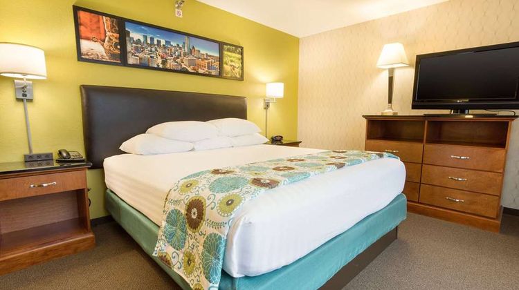Heritage Inn & Stes-Trademark by Wyndham Room