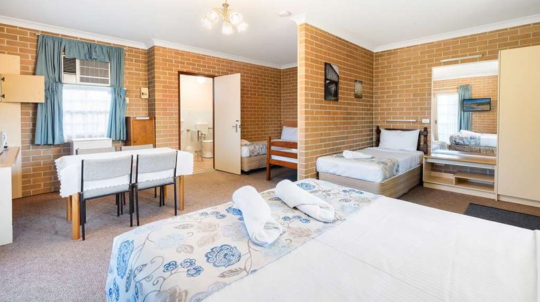 <b>SureStay by Best Western Newinn Richmond Suite</b>. Images powered by <a href="https://iceportal.shijigroup.com/" title="IcePortal" target="_blank">IcePortal</a>.