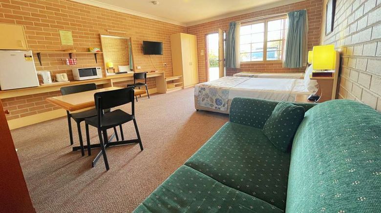 <b>SureStay by Best Western Newinn Richmond Room</b>. Images powered by <a href="https://iceportal.shijigroup.com/" title="IcePortal" target="_blank">IcePortal</a>.