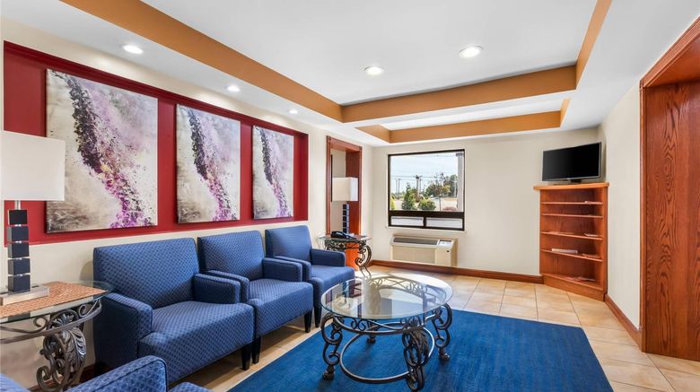 <b>Econo Lodge Woodbridge Lobby</b>. Images powered by <a href="https://iceportal.shijigroup.com/" title="IcePortal" target="_blank">IcePortal</a>.