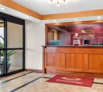 Econo Lodge Woodbridge Lobby