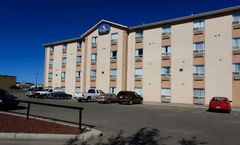 Pomeroy Inn & Suites Fort St John
