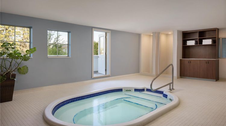 Pomeroy Hotel Fort McMurray Pool