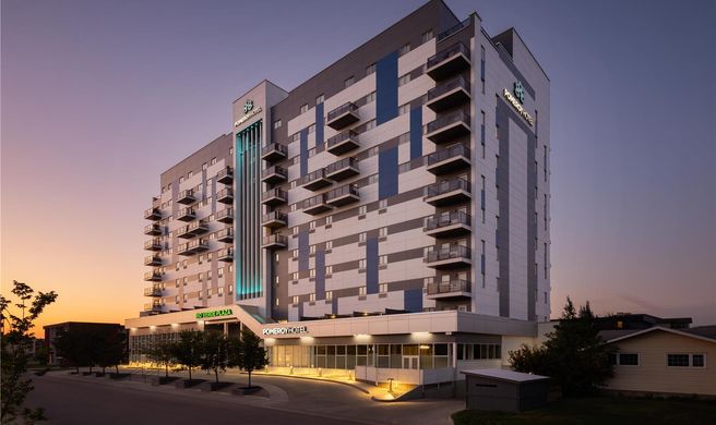 Pomeroy Hotel Fort McMurray Exterior