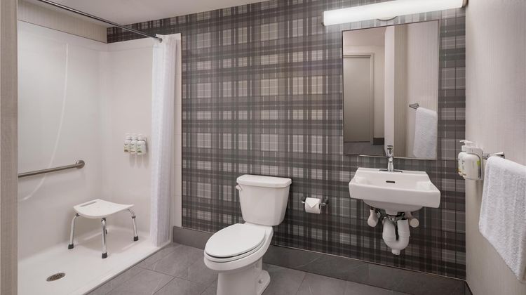Pomeroy Hotel Fort McMurray Room