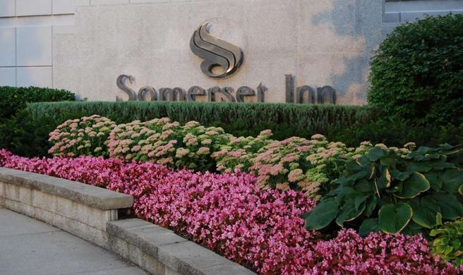 Somerset Inn Exterior