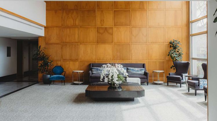 Somerset Inn Lobby