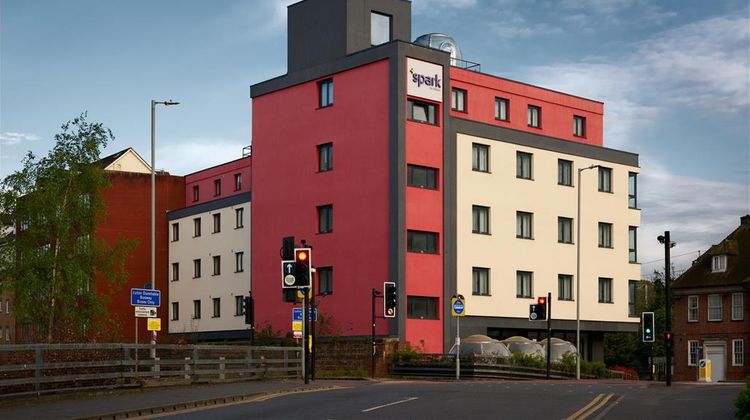 Spark by Hilton Luton Exterior