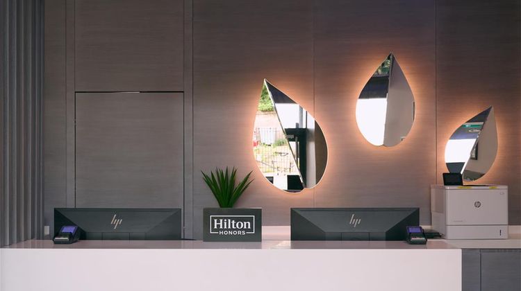 Spark by Hilton Luton Lobby