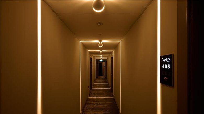 <b>Spark by Hilton Luton Lobby</b>. Images powered by <a href="https://iceportal.shijigroup.com/" title="IcePortal" target="_blank">IcePortal</a>.