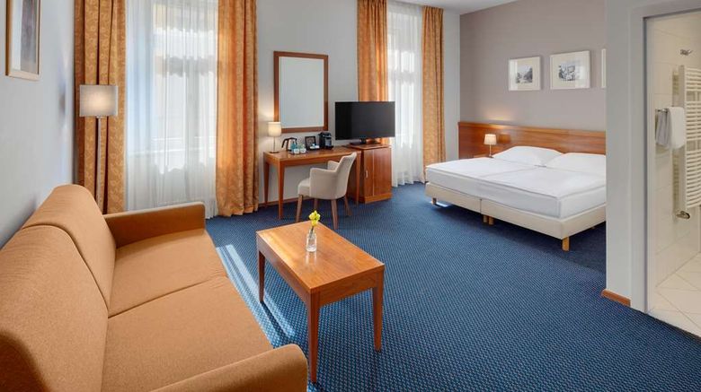 <b>Hotel Carol Room</b>. Images powered by <a href="https://iceportal.shijigroup.com/" title="IcePortal" target="_blank">IcePortal</a>.