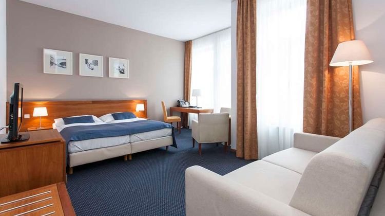 Hotel Carol Room