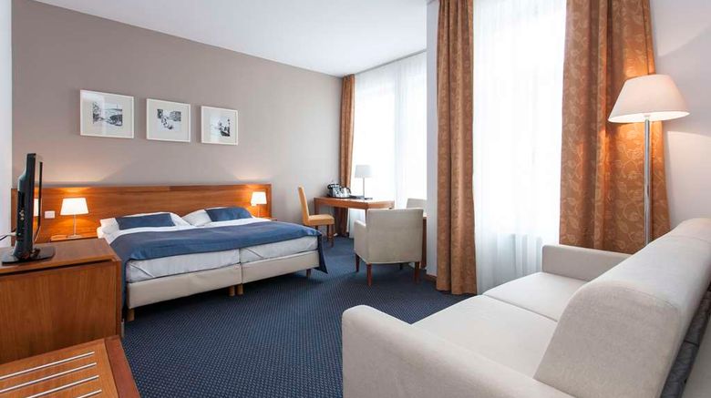 <b>Hotel Carol Room</b>. Images powered by <a href="https://iceportal.shijigroup.com/" title="IcePortal" target="_blank">IcePortal</a>.