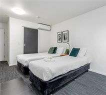 Quality Apartments North Melbourne Room