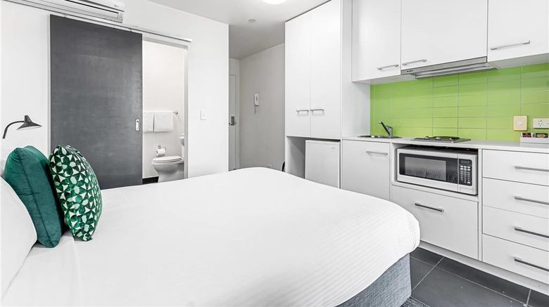 <b>Quality Apartments North Melbourne Room</b>. Images powered by <a href="https://iceportal.shijigroup.com/" title="IcePortal" target="_blank">IcePortal</a>.