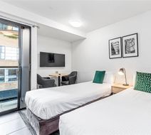 Quality Apartments North Melbourne Room