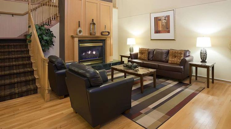 Quality Inn and Suites Stillwater Lobby