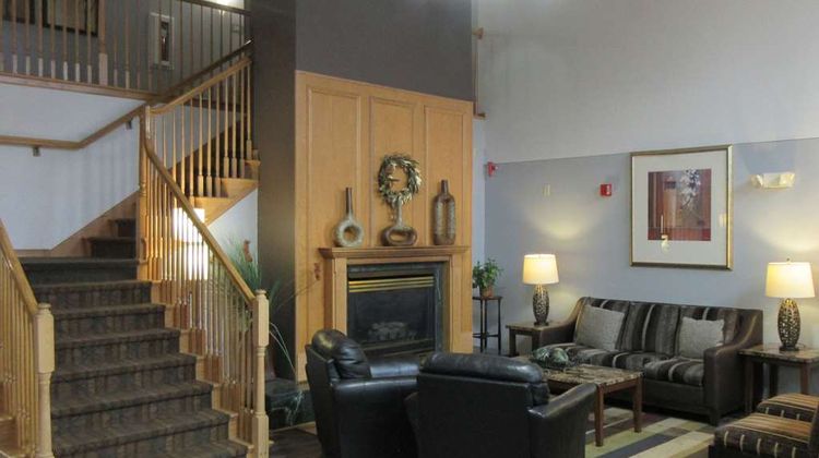 Quality Inn and Suites Stillwater Lobby