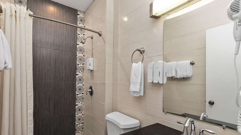 <b>WindWater Hotel and Marina Room</b>. Images powered by <a href="https://iceportal.shijigroup.com/" title="IcePortal" target="_blank">IcePortal</a>.