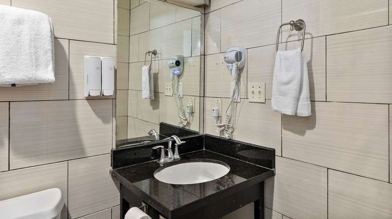 <b>WindWater Hotel and Marina Room</b>. Images powered by <a href="https://iceportal.shijigroup.com/" title="IcePortal" target="_blank">IcePortal</a>.