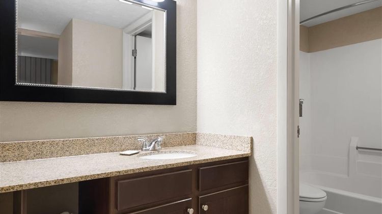 Eastland Suites Hotel & Conference Ctr Suite