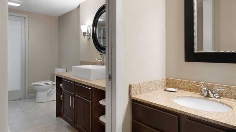 Eastland Suites Hotel & Conference Ctr Suite