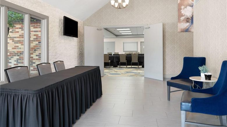 <b>Eastland Suites Hotel & Conference Ctr Meeting</b>. Images powered by <a href="https://iceportal.shijigroup.com/" title="IcePortal" target="_blank">IcePortal</a>.
