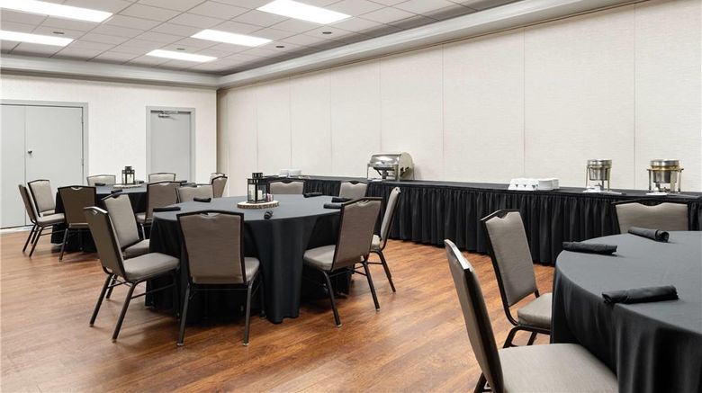<b>Eastland Suites Hotel & Conference Ctr Meeting</b>. Images powered by <a href="https://iceportal.shijigroup.com/" title="IcePortal" target="_blank">IcePortal</a>.