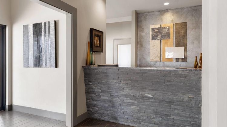 Eastland Suites Hotel & Conference Ctr Lobby