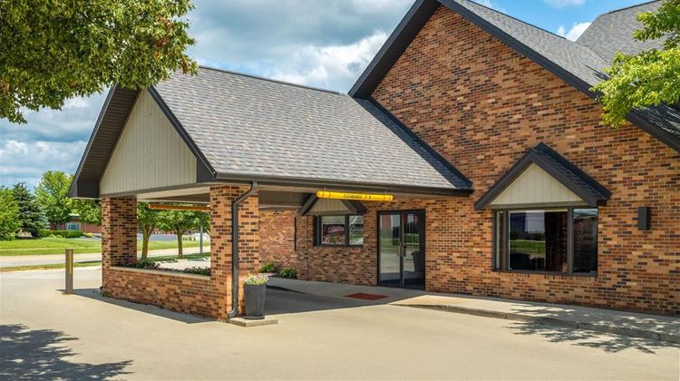 Eastland Suites Hotel & Conference Ctr Exterior