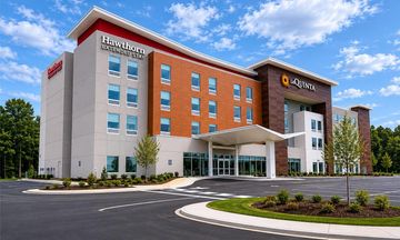 La Quinta Inn & Suites by Wyndham Mebane