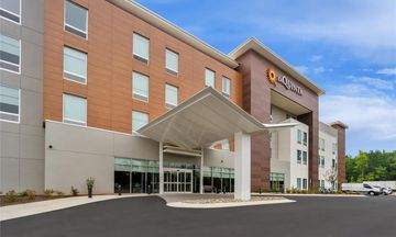 La Quinta Inn & Suites by Wyndham Mebane