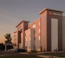 La Quinta Inn & Suites by Wyndham Mebane Exterior