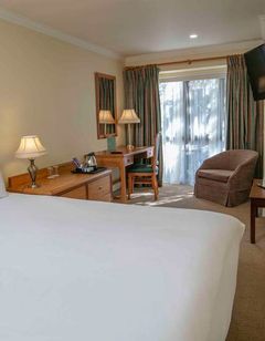 Knights Hill Hotel & Spa