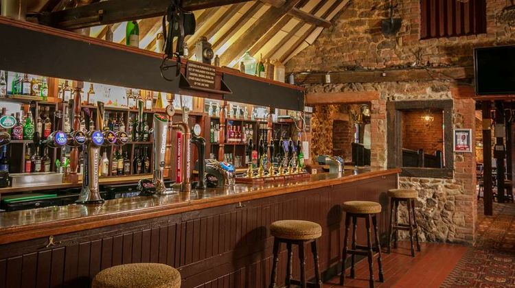 Knights Hill Hotel & Spa Restaurant