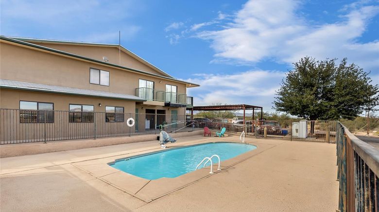 <b>Rodeway Inn Pool</b>. Images powered by <a href="https://iceportal.shijigroup.com/" title="IcePortal" target="_blank">IcePortal</a>.