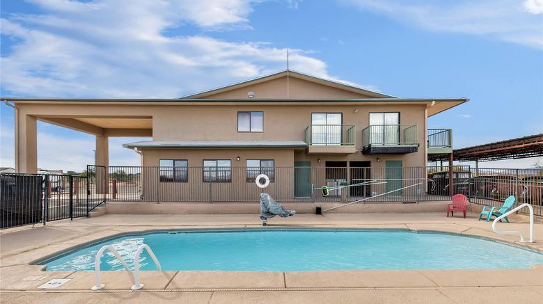 <b>Rodeway Inn Pool</b>. Images powered by <a href="https://iceportal.shijigroup.com/" title="IcePortal" target="_blank">IcePortal</a>.