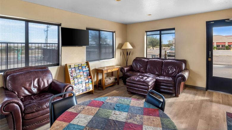 <b>Rodeway Inn Lobby</b>. Images powered by <a href="https://iceportal.shijigroup.com/" title="IcePortal" target="_blank">IcePortal</a>.