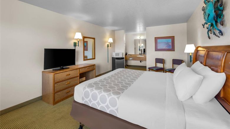 <b>Rodeway Inn Room</b>. Images powered by <a href="https://iceportal.shijigroup.com/" title="IcePortal" target="_blank">IcePortal</a>.