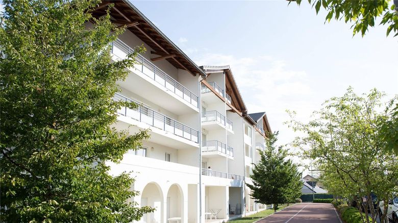 <b>Comfort Aparthotel Divonne La Versoix Exterior</b>. Images powered by <a href="https://iceportal.shijigroup.com/" title="IcePortal" target="_blank">IcePortal</a>.