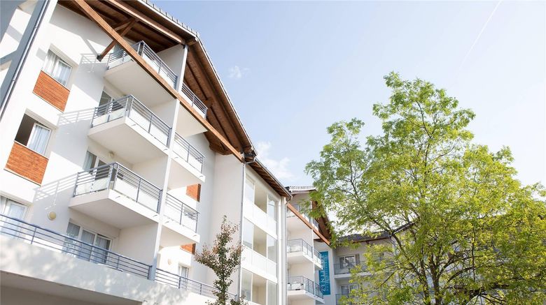 <b>Comfort Aparthotel Divonne La Versoix Exterior</b>. Images powered by <a href="https://iceportal.shijigroup.com/" title="IcePortal" target="_blank">IcePortal</a>.